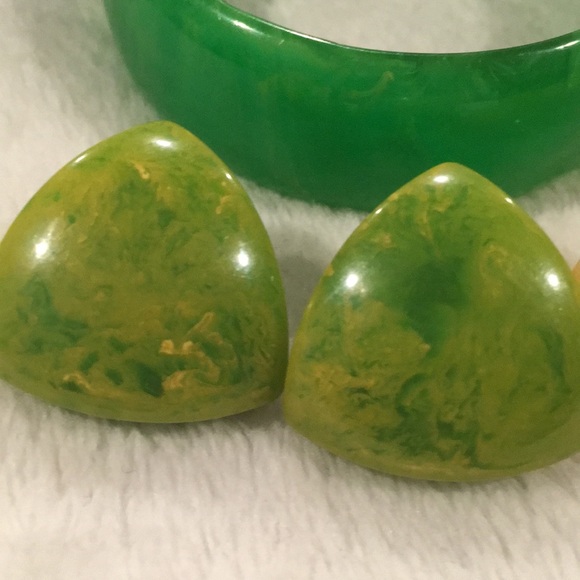 Vintage Butterscotch and  Green Bakelite Earrings and Bangle Bracelet Lot - Picture 3 of 8
